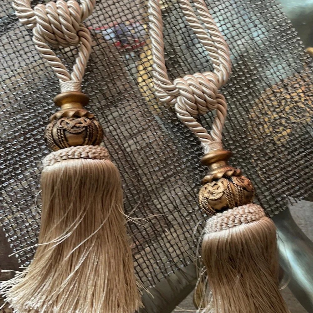Curtain tassels